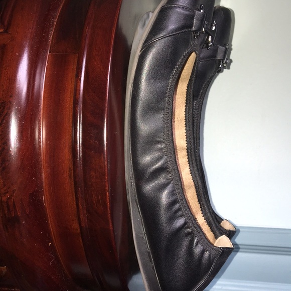 Simply Styled Flats - Picture 3 of 4